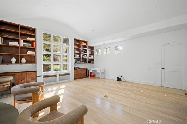 1040 Hillcroft Road, Glendale, CA 91207