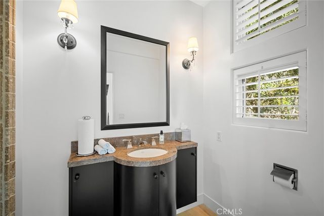 1040 Hillcroft Road, Glendale, CA 91207