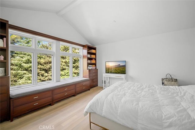 1040 Hillcroft Road, Glendale, CA 91207