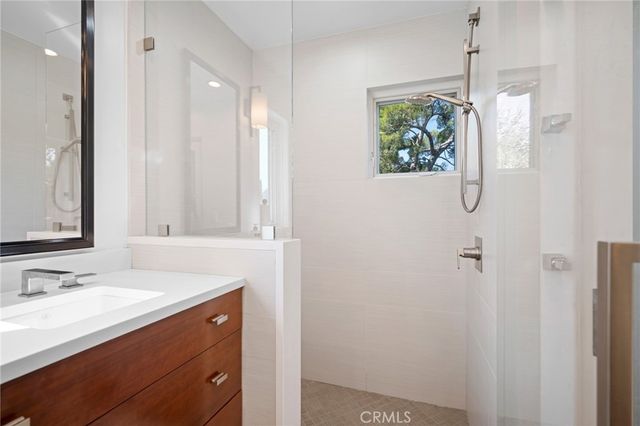 1040 Hillcroft Road, Glendale, CA 91207