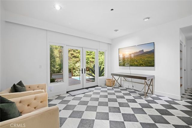 1040 Hillcroft Road, Glendale, CA 91207