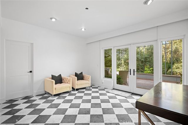 1040 Hillcroft Road, Glendale, CA 91207