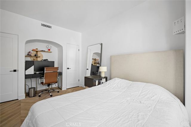 1040 Hillcroft Road, Glendale, CA 91207