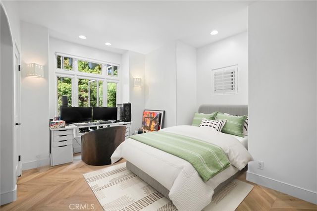1040 Hillcroft Road, Glendale, CA 91207