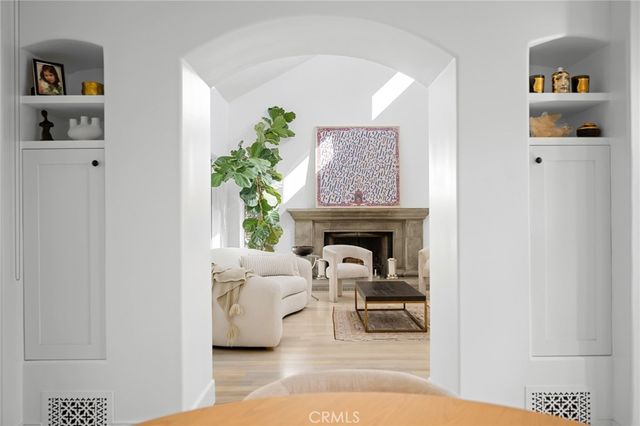 1040 Hillcroft Road, Glendale, CA 91207