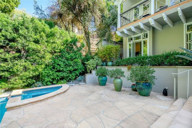 1040 Hillcroft Road, Glendale, CA 91207