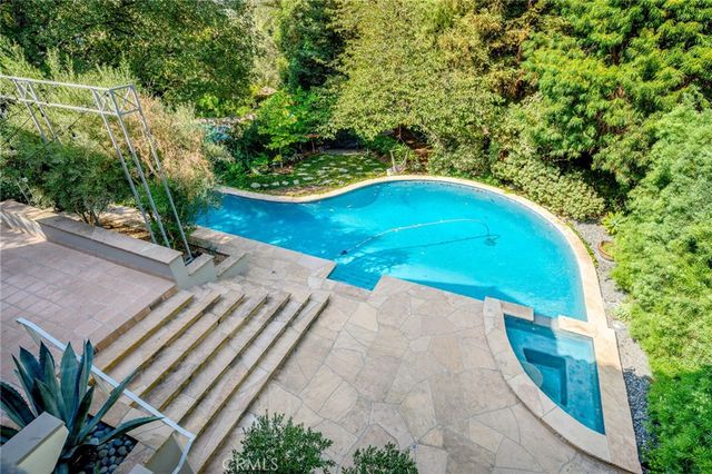 1040 Hillcroft Road, Glendale, CA 91207