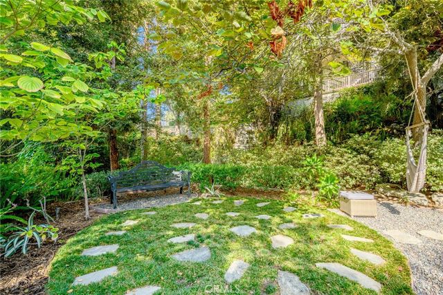 1040 Hillcroft Road, Glendale, CA 91207
