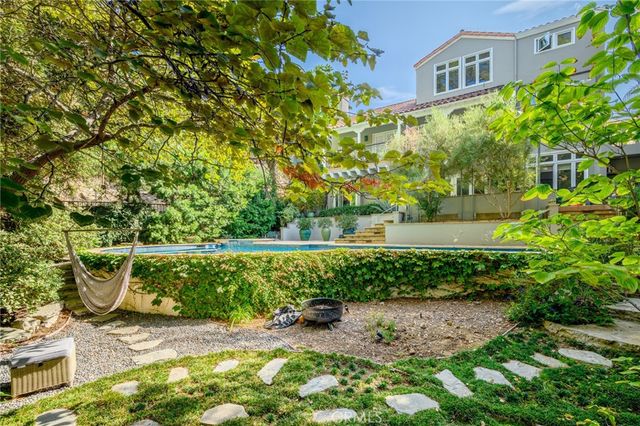 1040 Hillcroft Road, Glendale, CA 91207