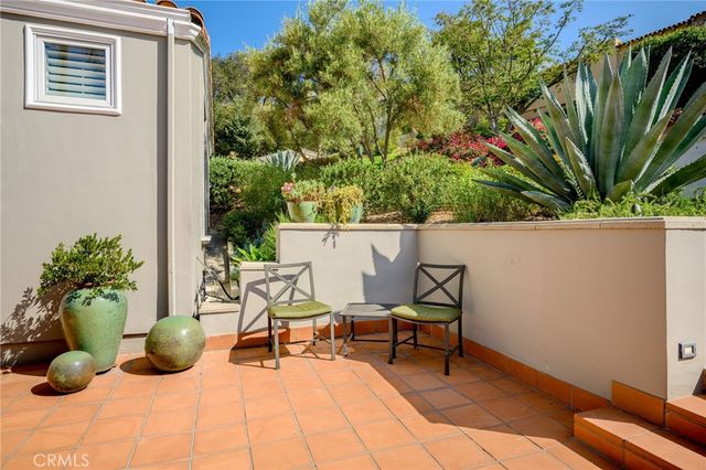 1040 Hillcroft Road, Glendale, CA 91207