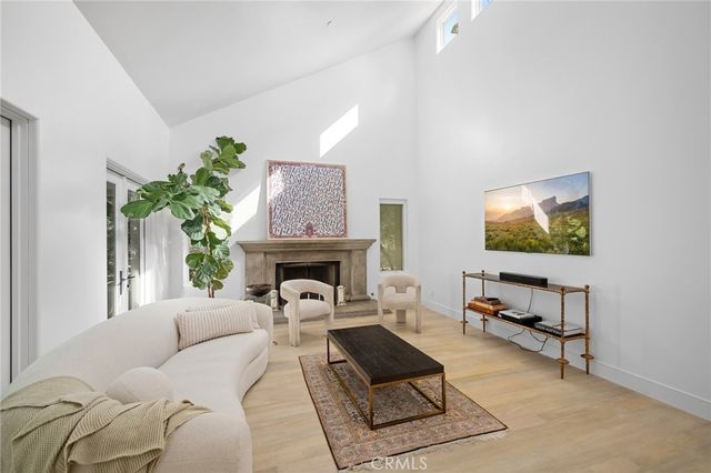 1040 Hillcroft Road, Glendale, CA 91207
