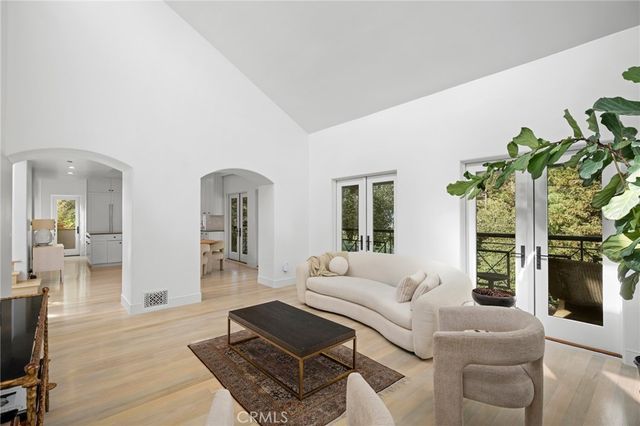 1040 Hillcroft Road, Glendale, CA 91207