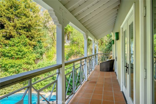 1040 Hillcroft Road, Glendale, CA 91207