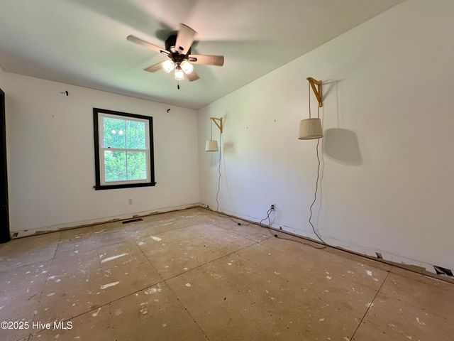 210 Briarwood Lane, New Bern, NC 28560