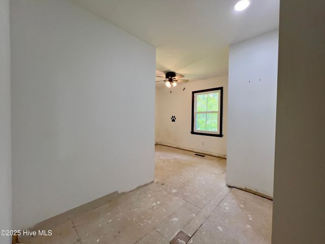 210 Briarwood Lane, New Bern, NC 28560