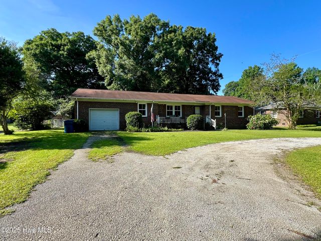 210 Briarwood Lane, New Bern, NC 28560