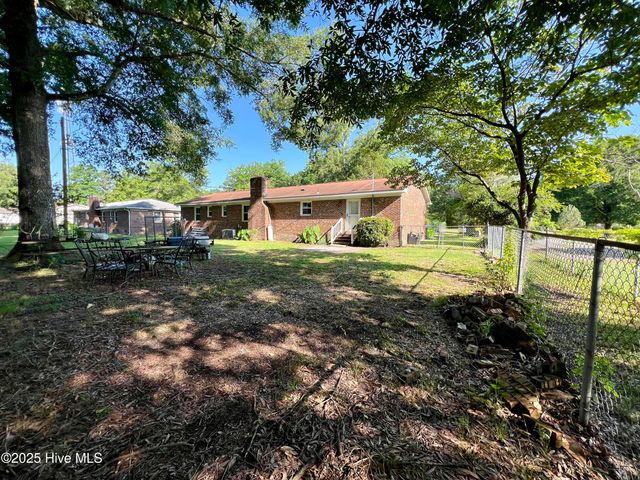 210 Briarwood Lane, New Bern, NC 28560