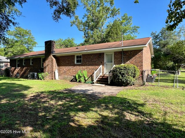 210 Briarwood Lane, New Bern, NC 28560