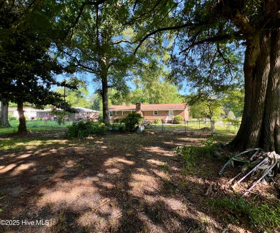 210 Briarwood Lane, New Bern, NC 28560