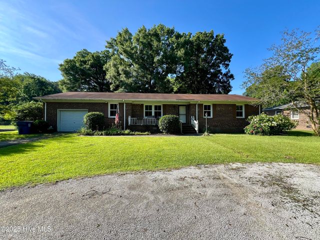 210 Briarwood Lane, New Bern, NC 28560