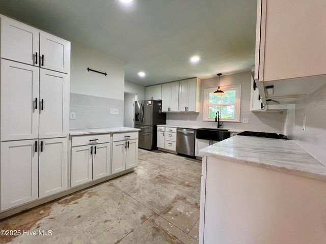 210 Briarwood Lane, New Bern, NC 28560