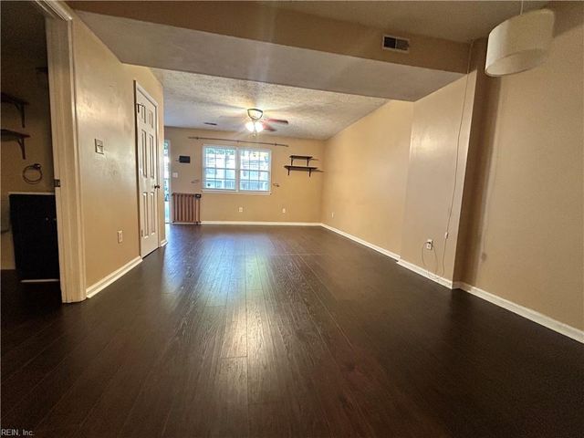 42 Otsego DR, Newport News, VA 23602