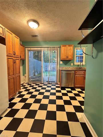 42 Otsego DR, Newport News, VA 23602