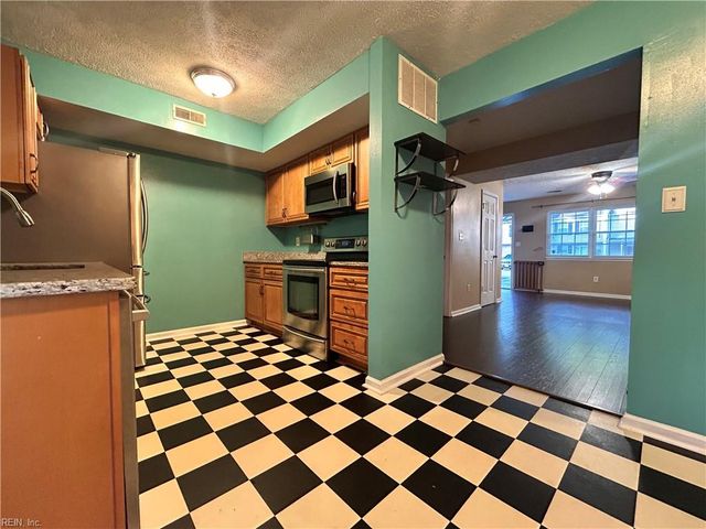 42 Otsego DR, Newport News, VA 23602