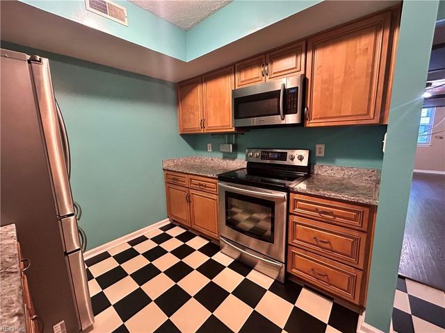 42 Otsego DR, Newport News, VA 23602