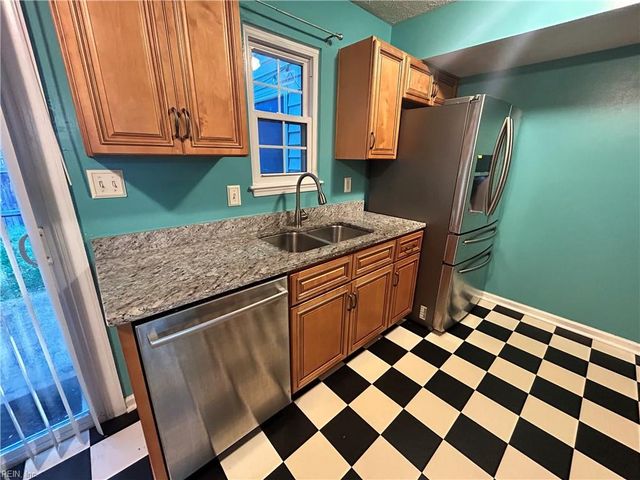 42 Otsego DR, Newport News, VA 23602