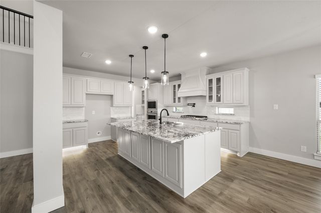 604 S Hidden Lakes Drive, Desoto, TX 75115