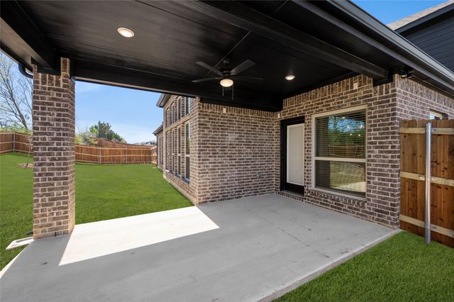 604 S Hidden Lakes Drive, Desoto, TX 75115