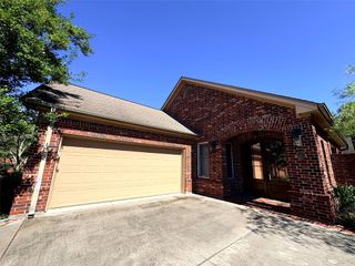 1 Waterford Gardens, Pinehurst, TX 77630