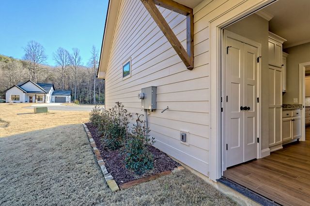 83 Mctyeire Drive, Young Harris, GA 30582