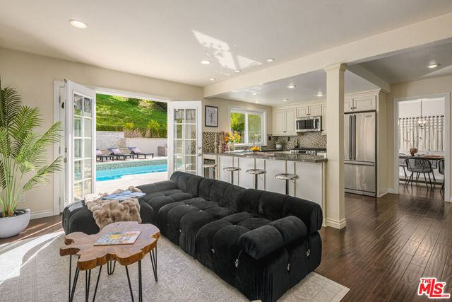 6652 Buttonwood Avenue, Oak Park, CA 91377