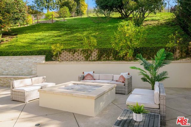 6652 Buttonwood Avenue, Oak Park, CA 91377