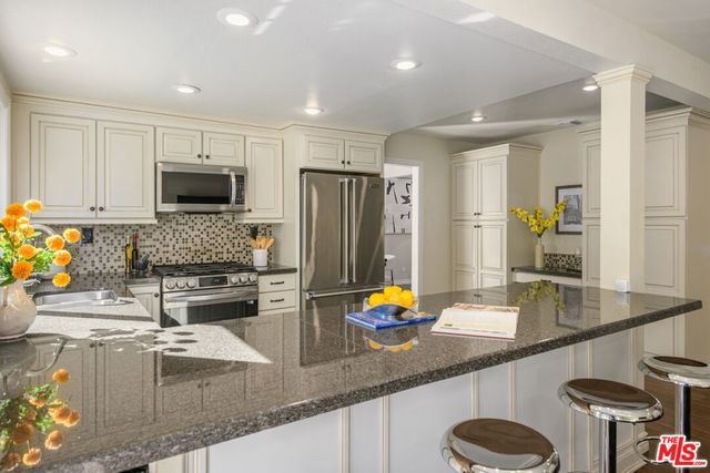 6652 Buttonwood Avenue, Oak Park, CA 91377