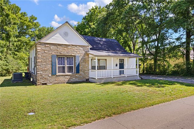 102 S Seminary Street, Lamar, AR 72846