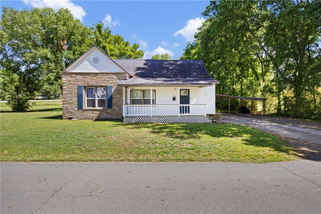102 S Seminary Street, Lamar, AR 72846