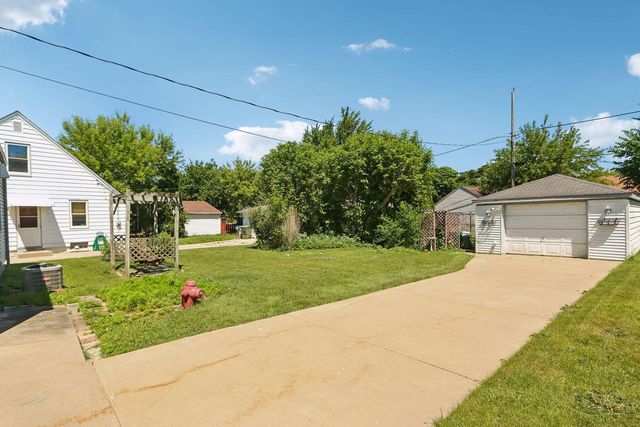 1308 E Tripoli AVENUE, Milwaukee, WI 53207