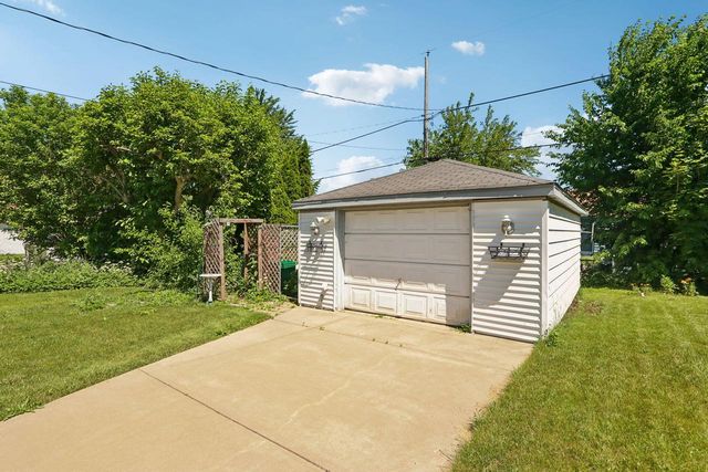1308 E Tripoli AVENUE, Milwaukee, WI 53207