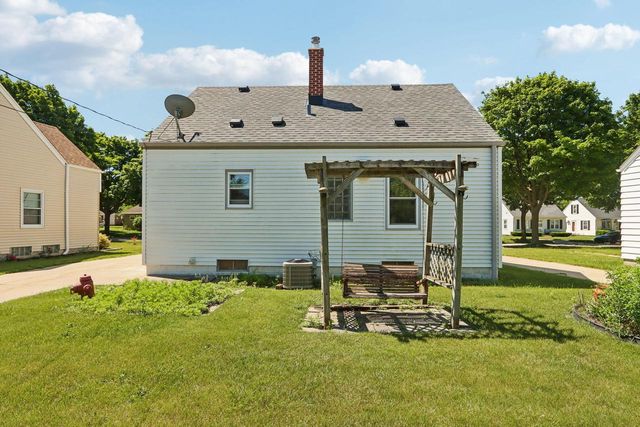 1308 E Tripoli AVENUE, Milwaukee, WI 53207
