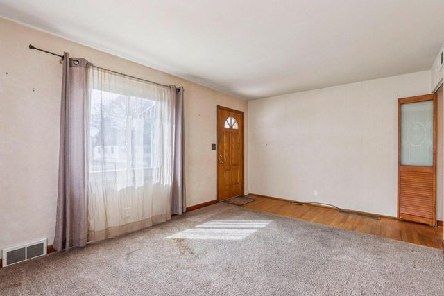 1308 E Tripoli AVENUE, Milwaukee, WI 53207