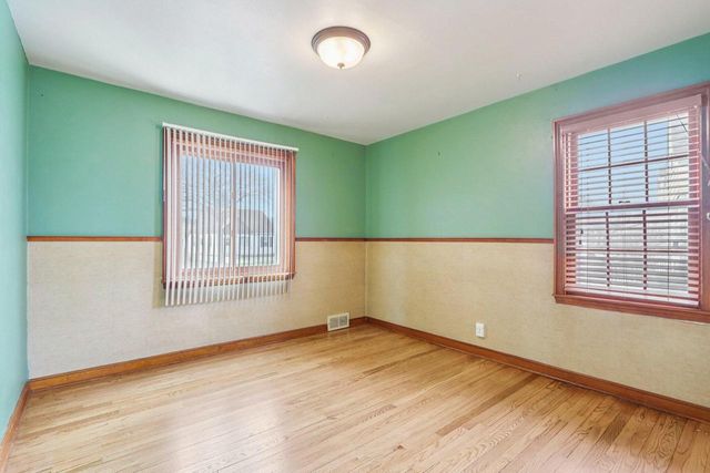 1308 E Tripoli AVENUE, Milwaukee, WI 53207
