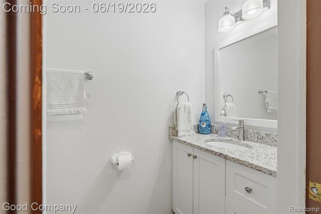3062 Saint Jude Drive, Waterford, MI 48329