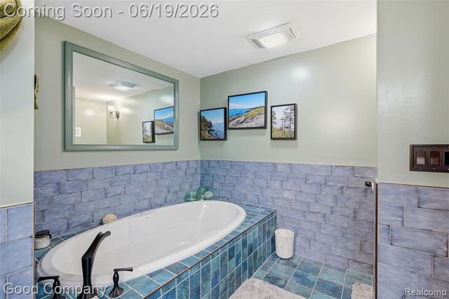 3062 Saint Jude Drive, Waterford, MI 48329