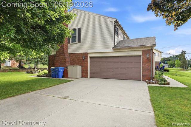 3062 Saint Jude Drive, Waterford, MI 48329