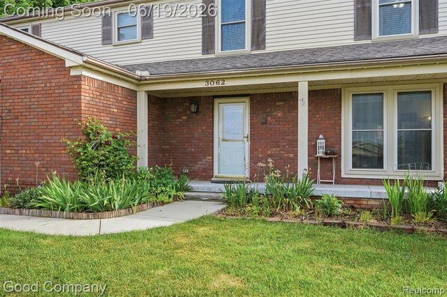 3062 Saint Jude Drive, Waterford, MI 48329