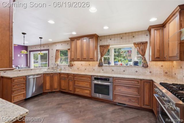 3062 Saint Jude Drive, Waterford, MI 48329