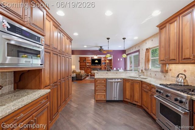 3062 Saint Jude Drive, Waterford, MI 48329